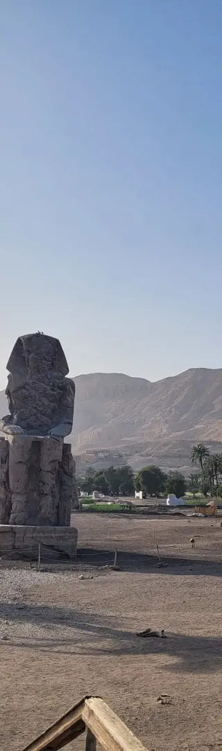 Eindrucksvolle Memnonkolosse – Symbol für Grösse und Macht